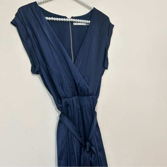 Alice & Olivia Toni V-Neck Navy Satin Hi Low Dress SIZE 4 - Picture 2 of 10